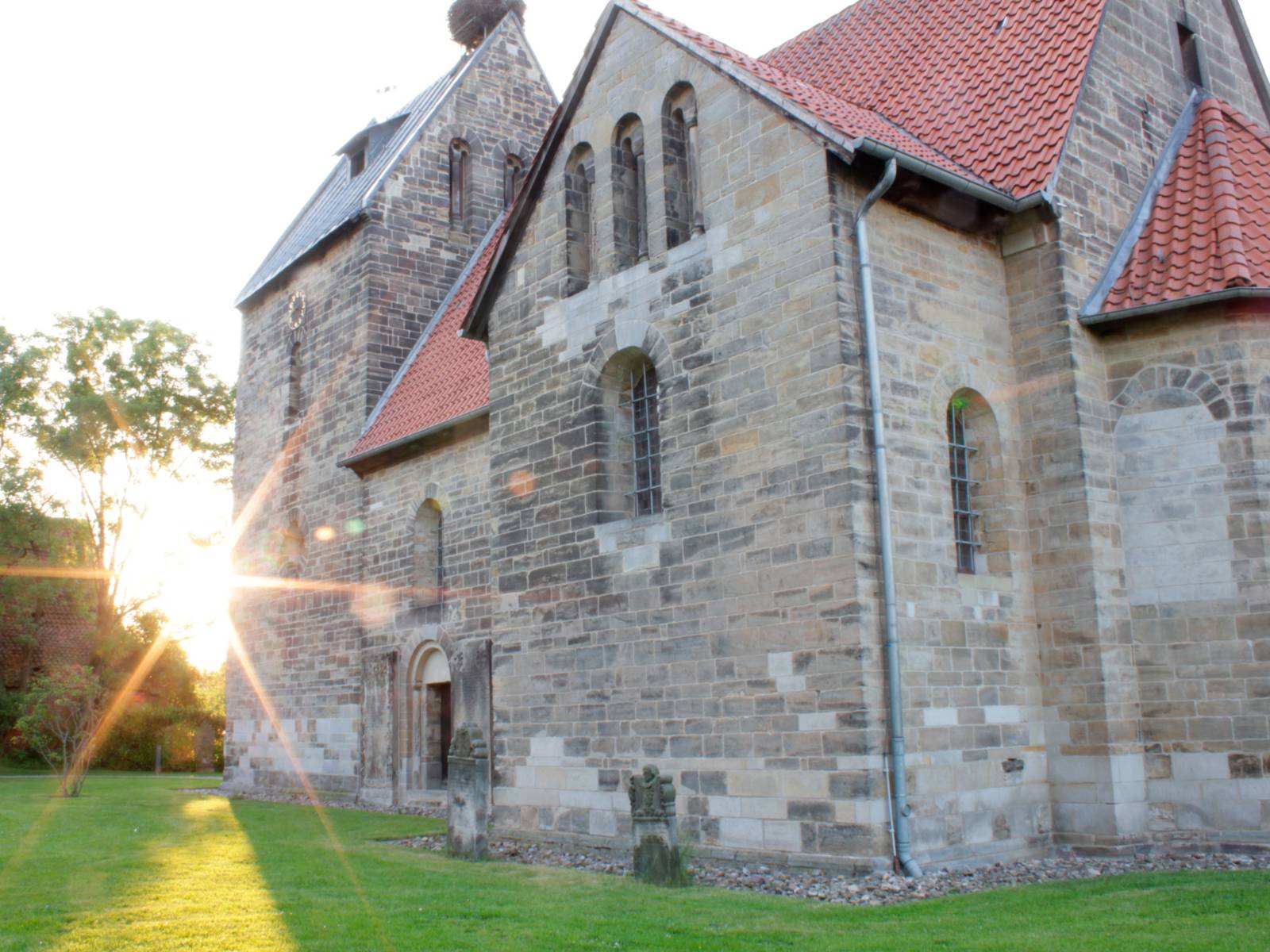 Eine alte kleine Kirche