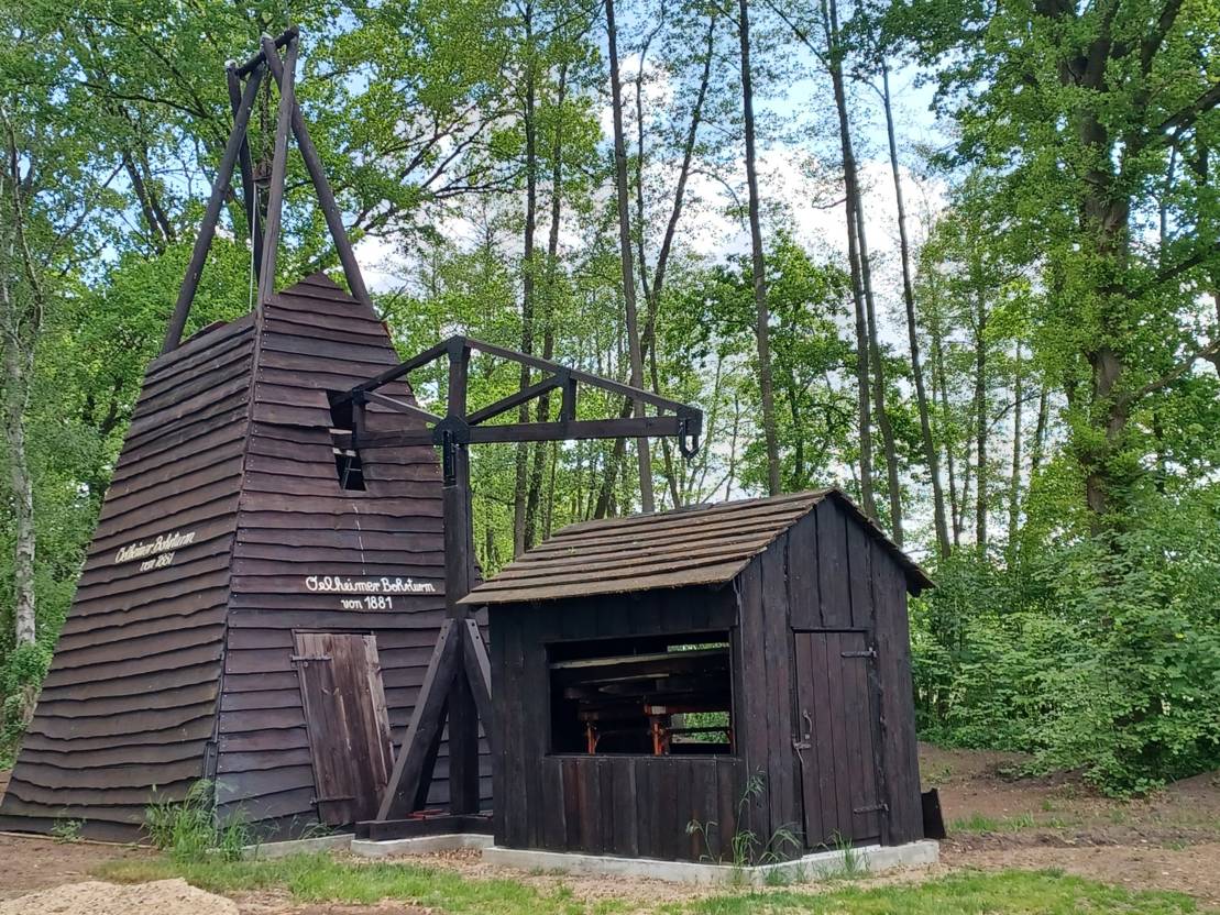 Modell eines alten Bohrturms
