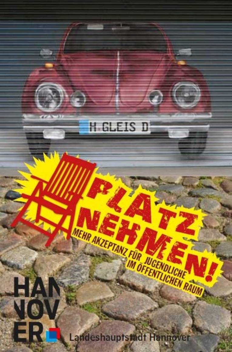 Eine Garageneinfahrt, auf die ein roter VW Käfer gemalt ist.
