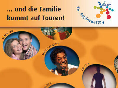 Ausschnitt aus dem Deckblatt des Programmheftes zum 18. Entdeckertag der Region Hannover. Entdeckertagslogo "18. Entdeckertag der Region Hannover" und der Text "und die Familie kommt auf Touren" vor orangefarbenem Hintergrund. Darunter sind Bilder der Programmhighlights, zum Beispiel die Fledermaus Gehrda, das Maskottchen von Gehrden. Ausschnitt aus dem Deckblatt des Programmheftes zum 18. Entdeckertag der Region Hannover. Entdeckertagslogo "18. Entdeckertag der Region Hannover" und der Text "und die Familie kommt auf Touren" vor orangefarbenem Hintergrund. Darunter sind Bilder der Programmhighlights, zum Beispiel die Fledermaus Gehrda, das Maskottchen von Gehrden.