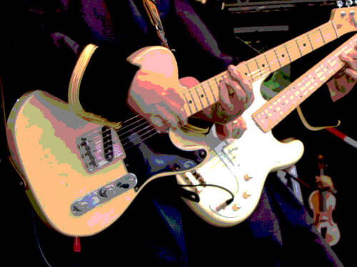 Im Vordergrund spielen zwei Musiker auf elektisch verstärkten Gitarren, hinten rechts ist eine Violine zu erkennen. Der Bildausschnitt ist so gewählt, dass die Instrumente im Mittelpunkt stehen, von den Musikern sind nur einzelne Körperteile im Bild. Durch Posterisierung wurde die Anzahl der Farben im Bild heruntergesetzt. Im Vordergrund spielen zwei Musiker auf elektisch verstärkten Gitarren, hinten rechts ist eine Violine zu erkennen. Der Bildausschnitt ist so gewählt, dass die Instrumente im Mittelpunkt stehen, von den Musikern sind nur einzelne Körperteile im Bild. Durch Posterisierung wurde die Anzahl der Farben im Bild heruntergesetzt.