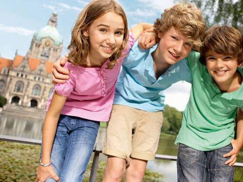 Kinder vor Hannovers Rathaus Kinder vor Hannovers Rathaus